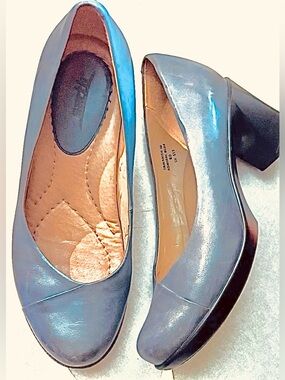 💛Earth Admiral Blue Leather Women's Heels Size 8D Like New💛